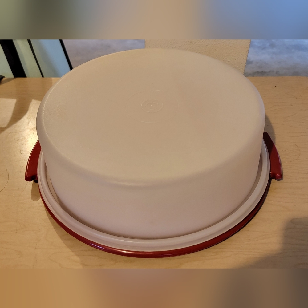 Vintage Tupperware Cake carrier red